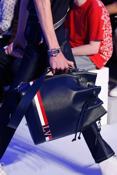 Look 25